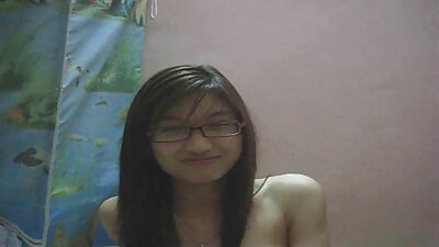 एक इंग्लिश सेक्सी मूवी तंग शरीर वाला एक गोरा एक बड़े कठिन निर्माण पर बैठा है