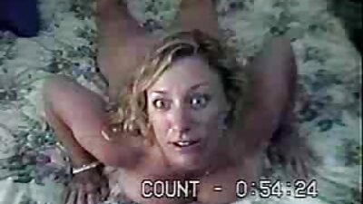 एक अकेली लड़की इंग्लिश पिक्चर सेक्सी मूवी अपने हाथ के अंदर एक बड़े सेक्स टॉय के साथ बिस्तर पर होती है