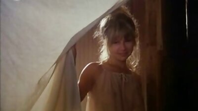 एक प्यारी चीज जिसमें नुकीले फूले हुए निपल्स होते हैं, एक झटका काम करता है इंग्लिश फिल्म सेक्सी मूवी